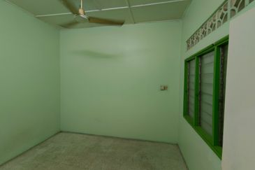 OUG/Happy Garden 1 Storey Terrace For Sale