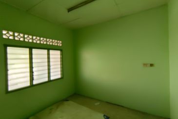 OUG/Happy Garden 1 Storey Terrace For Sale