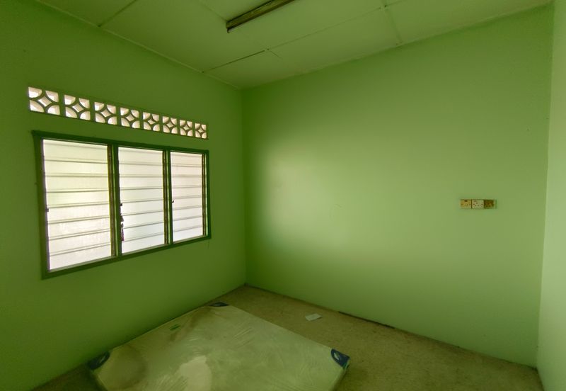 OUG/Happy Garden 1 Storey Terrace For Sale