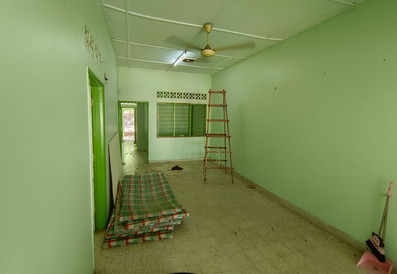 OUG/Happy Garden 1 Storey Terrace For Sale