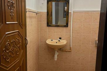 OUG Quiet & Renovated Full Furnished Terrace House