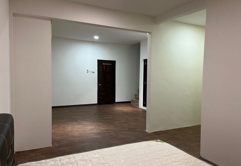 OUG Quiet & Renovated Full Furnished Terrace House