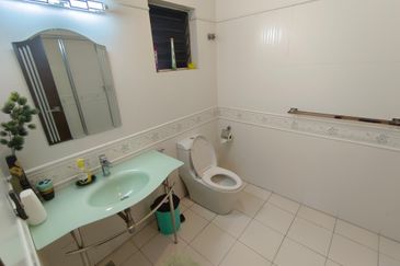 OUG/Taman Yarl 2 Storey Renovated Bungalow Gated Guarded For Sale