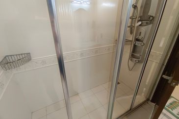 OUG/Taman Yarl 2 Storey Renovated Bungalow Gated Guarded For Sale