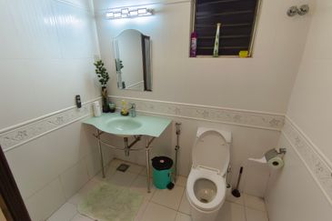 OUG/Taman Yarl 2 Storey Renovated Bungalow Gated Guarded For Sale