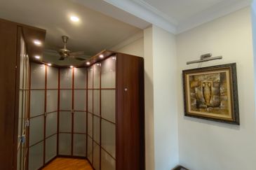 OUG/Taman Yarl 2 Storey Renovated Bungalow Gated Guarded For Sale