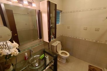 OUG/Taman Yarl 2 Storey Renovated Bungalow Gated Guarded For Sale