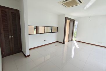 Oug/Salak South Corner Bungalow For Sale