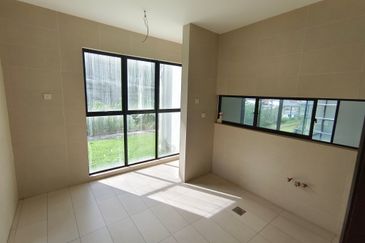 Oug/Salak South Corner Bungalow For Sale