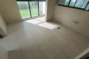 Oug/Salak South Corner Bungalow For Sale