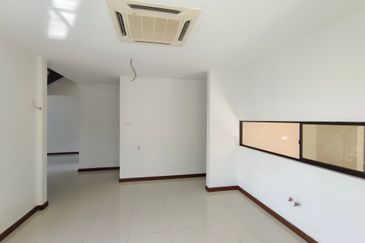 Oug/Salak South Corner Bungalow For Sale