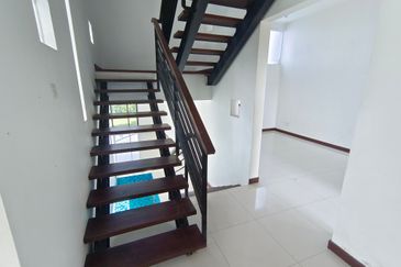 Oug/Salak South Corner Bungalow For Sale