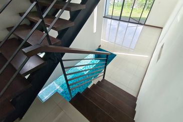 Oug/Salak South Corner Bungalow For Sale