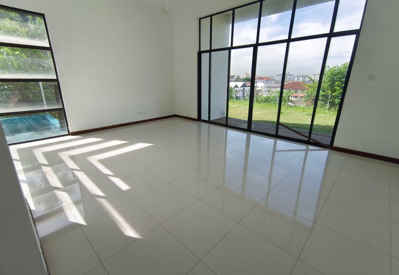 Oug/Salak South Corner Bungalow For Sale