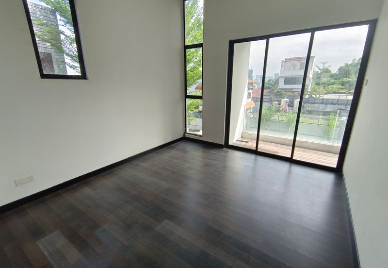 Oug/Salak South Corner Bungalow For Sale