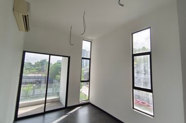 Oug/Salak South Corner Bungalow For Sale