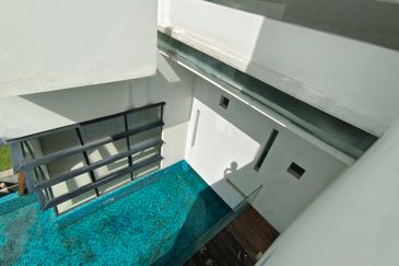 Oug/Salak South Corner Bungalow For Sale