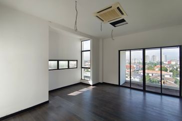 Oug/Salak South Corner Bungalow For Sale