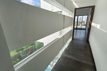 Oug/Salak South Corner Bungalow For Sale