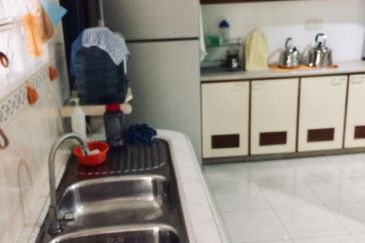 OUG/Taman United 2 Storey Semi D For Sale