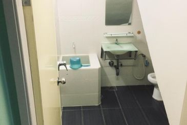 OUG/Taman United 2 Storey Semi D For Sale