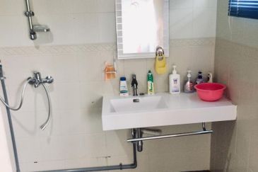 OUG/Taman United 2 Storey Semi D For Sale