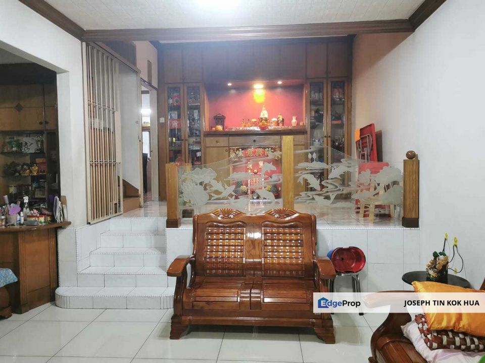 Oug 2 Storey Terrace Flat Car Porch Area For Sale for Sale RM1,150,000