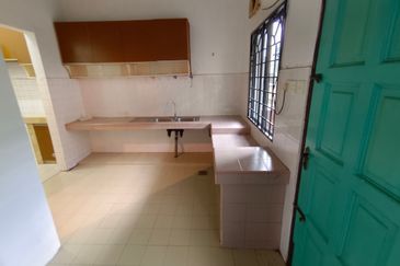 OUG/Taman United 2 Storey Terrace House For Rent