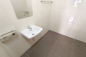 OUG/Taman United 2 Storey Terrace House For Rent
