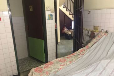 OUG @ Storey Corner House For Sale