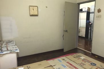 OUG @ Storey Corner House For Sale