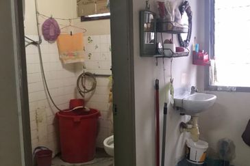 OUG @ Storey Corner House For Sale