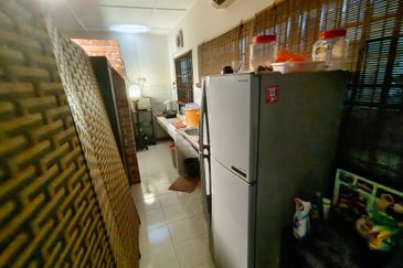 OUG/Taman United 2 Storey Semi D Facing Main Road For Rent