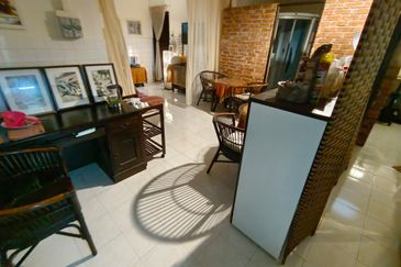 OUG/Taman United 2 Storey Semi D Facing Main Road For Rent