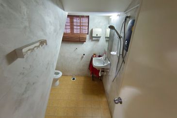 OUG/Taman United 2 Storey Semi D Facing Main Road For Rent