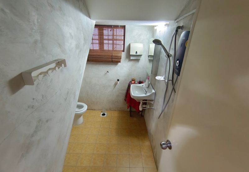 OUG/Taman United 2 Storey Semi D Facing Main Road For Rent