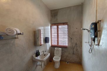 OUG/Taman United 2 Storey Semi D Facing Main Road For Rent