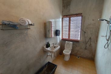 OUG/Taman United 2 Storey Semi D Facing Main Road For Rent