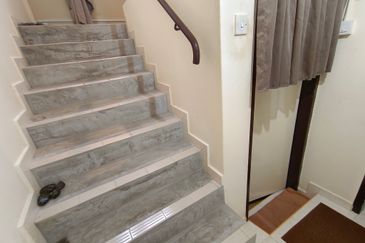 OUG/Taman United 2 Storey Semi D Facing Main Road For Rent