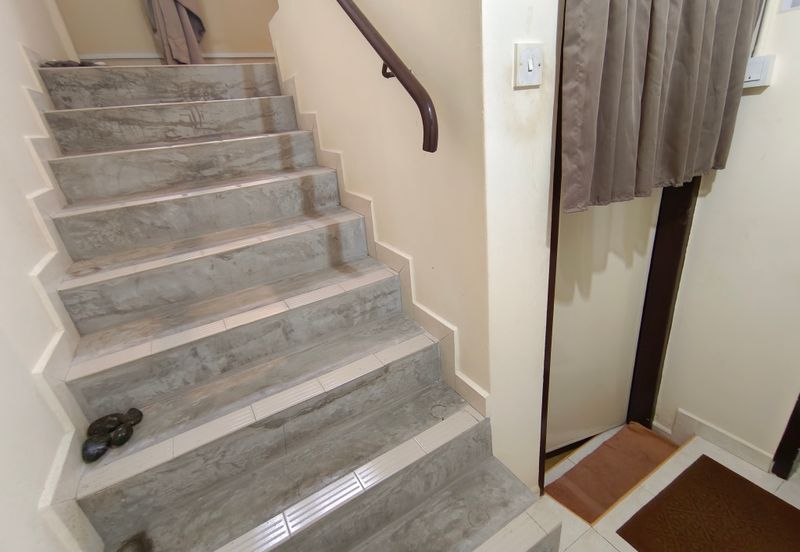 OUG/Taman United 2 Storey Semi D Facing Main Road For Rent