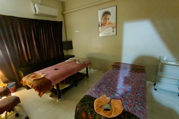 OUG/Taman United 2 Storey Semi D Facing Main Road For Rent