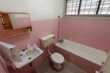 OUG/Taman United 2 Storey Bungalow High Hill Area