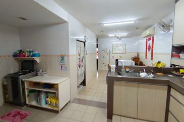 Oug 3 Storey Corner Semi D For Sale