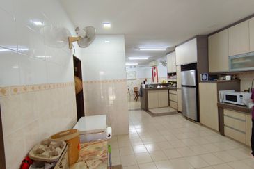 Oug 3 Storey Corner Semi D For Sale