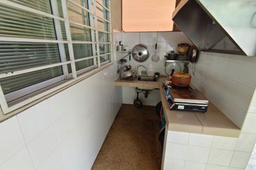 Oug 3 Storey Corner Semi D For Sale