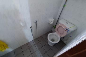 Oug 3 Storey Corner Semi D For Sale