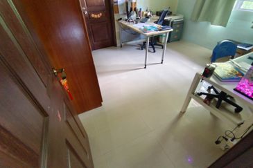 Oug 3 Storey Corner Semi D For Sale