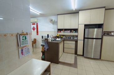 Oug 3 Storey Corner Semi D For Sale