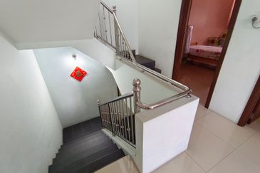 Oug 3 Storey Corner Semi D For Sale