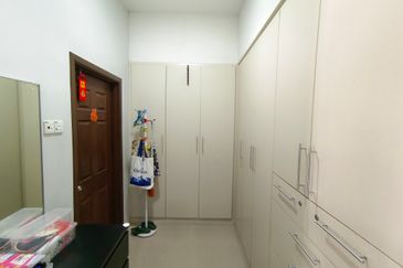 Oug 3 Storey Corner Semi D For Sale